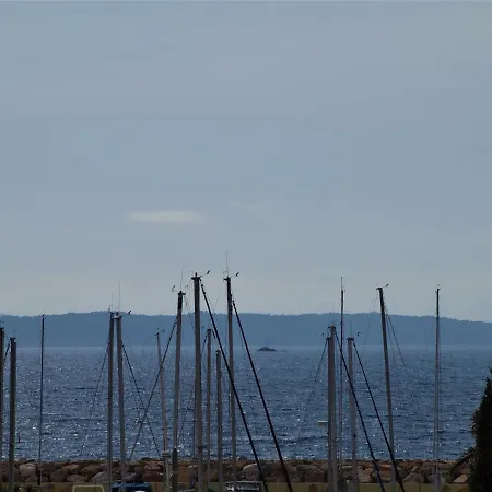 巴普迪斯丁酒店 3* 勒拉旺杜