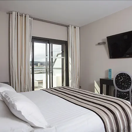 巴普迪斯丁酒店 3* 勒拉旺杜