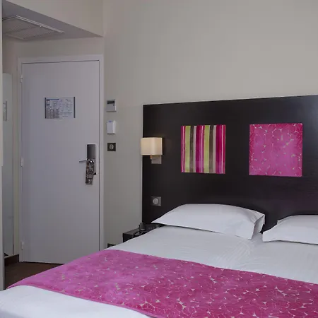 巴普迪斯丁酒店 3* 勒拉旺杜