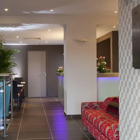 巴普迪斯丁酒店 3* 勒拉旺杜