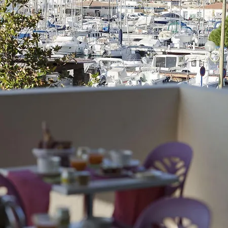 巴普迪斯丁酒店 3* 勒拉旺杜