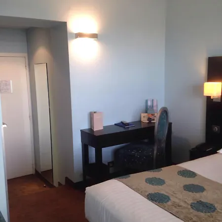 Baptistin Отель Ле-Лаванду